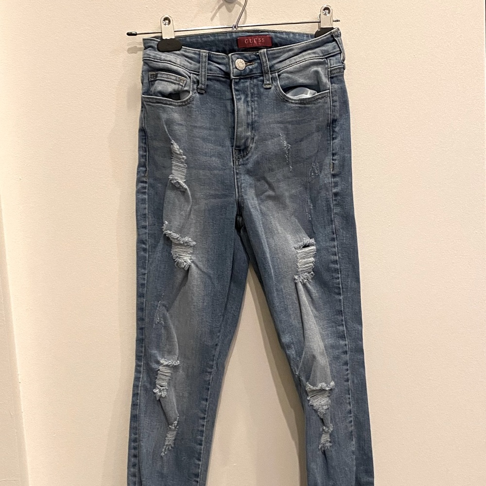 Highwaisted Ripped Denim undone hem